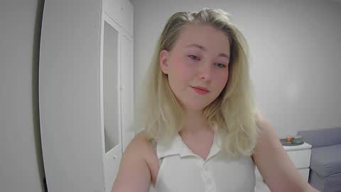Milena new nonude shy blonde natural online show from November 2025 05:33:01 PM