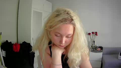 Snapshot of milena391630 chatting on April 2026 01:26:02 PM Milena new nonude shy blonde natural online show from April 2026 01:26:02 PM