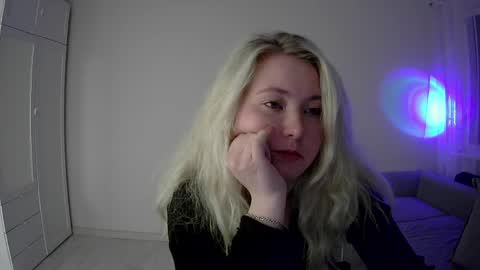 Snapshot of milena391630 chatting on May 2026 09:00:02 PM Milena new nonude shy blonde natural online show from May 2026 09:00:02 PM