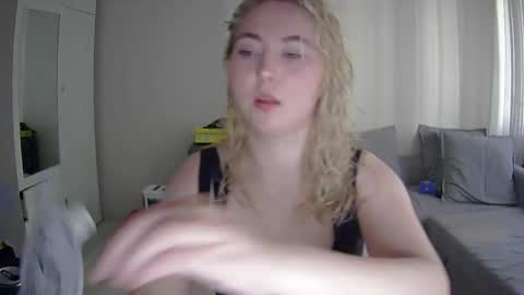 Snapshot of milena391630 chatting on May 2026 05:18:01 PM Milena new nonude shy blonde natural online show from May 2026 05:18:01 PM