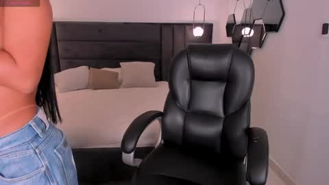 Miley Cruz  IG miley model23 online show from April 2026 07:28:02 PM