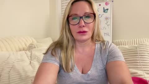 Snapshot of milf_goddess chatting on September 2025 02:22:02 AM MIlf Goddess online show from September 2025 02:22:02 AM