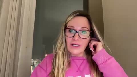 Snapshot of milf_goddess chatting on December 2025 02:17:02 AM MIlf Goddess online show from December 2025 02:17:02 AM