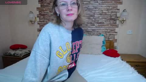 Snapshot of milfaolla chatting on May 2026 03:52:01 PM Elen online show from May 2026 03:52:01 PM
