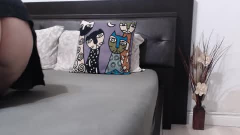 milfa online show from October 2025 04:00:01 AM