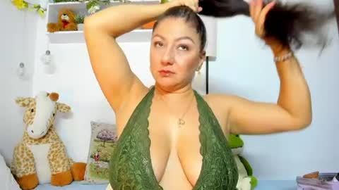Nakary Bustamante online show from July 2026 10:58:02 PM