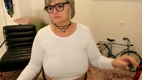 MilfElla online show from February 2025 09:17:02 AM