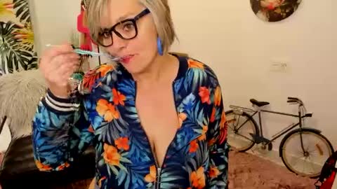 MilfElla online show from February 2025 10:50:02 AM