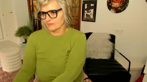 MilfElla online show from March 2025 01:39:01 PM