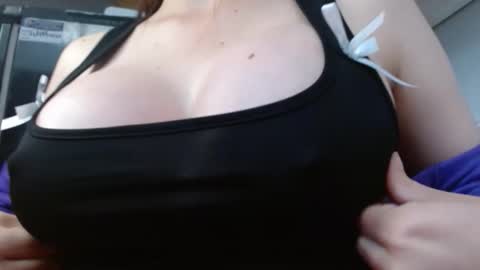 Amira online show from December 2025 08:36:02 PM