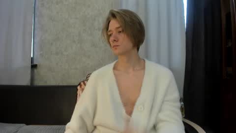 Isaac online show from December 2025 09:36:01 AM