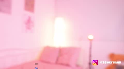 milky_0 online show from October 2025 11:16:02 PM