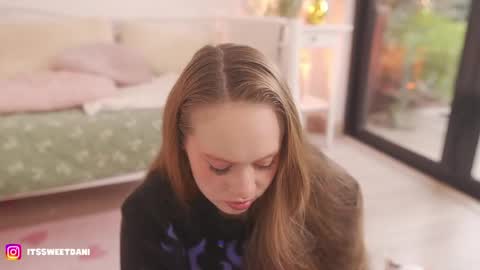 milky_0 online show from April 2026 07:04:02 PM