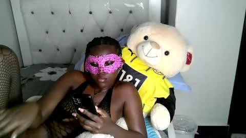 Milkybee online show from November 2025 10:56:01 PM