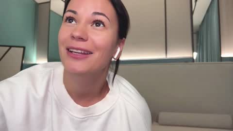 Mila online show from January 2025 10:06:01 PM