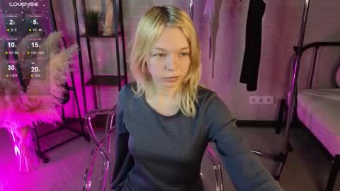 Hello  Im Mila online show from September 2025 08:19:01 AM
