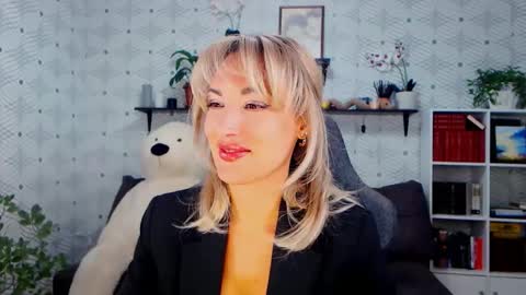 MillaXQueen online show from October 2025 02:59:02 PM
