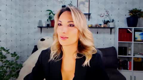 MillaXQueen online show from November 2025 01:07:02 PM