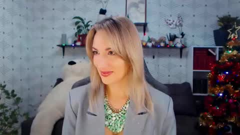 MillaXQueen online show from December 2025 03:30:02 PM