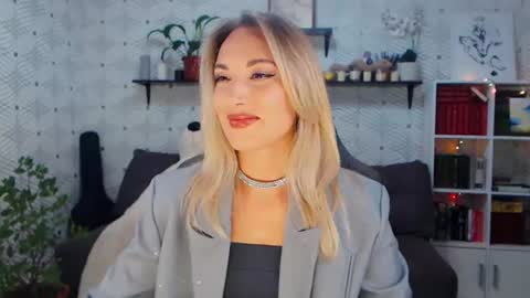 Snapshot of millaxqueen chatting on June 2026 01:31:01 PM MillaXQueen online show from June 2026 01:31:01 PM