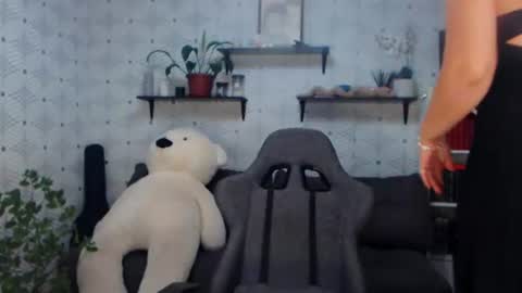 Snapshot of millaxqueen chatting on June 2026 04:30:01 PM MillaXQueen online show from June 2026 04:30:01 PM
