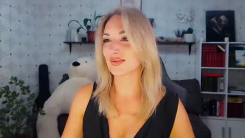 Snapshot of millaxqueen chatting on July 2026 04:11:01 PM MillaXQueen online show from July 2026 04:11:01 PM