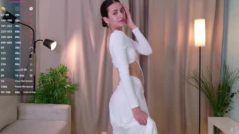 Anna online show from December 2025 02:25:01 PM