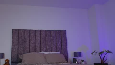 Mila  online show from September 2025 11:33:02 AM