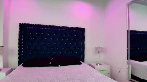 Milu ballmer  online show from September 2025 06:19:02 PM