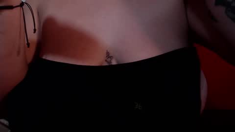 Milu Wallace  online show from February 2026 09:00:02 PM