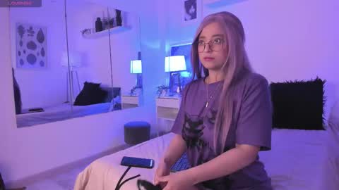 Snapshot of miluu_dh chatting on November 2025 12:37:02 PM Miluu DH online show from November 2025 12:37:02 PM