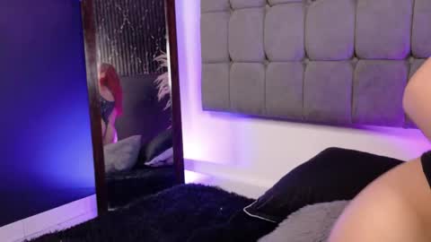 miluv19 online show from November 2025 09:03:02 PM