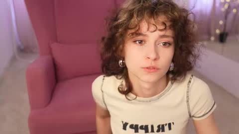 Snapshot of mimilicks chatting on September 2025 08:14:01 AM  IRIS  online show from September 2025 08:14:01 AM