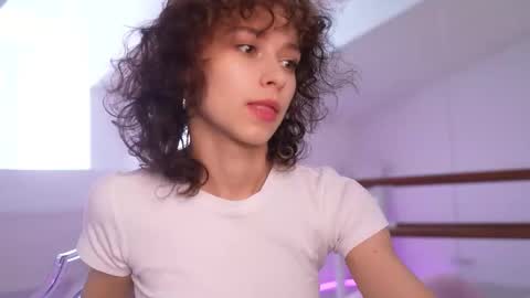 Snapshot of mimilicks chatting on September 2025 08:36:02 AM  IRIS  online show from September 2025 08:36:02 AM