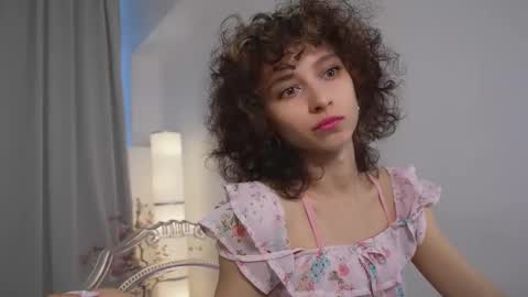 Snapshot of mimilicks chatting on September 2025 08:25:02 AM  IRIS  online show from September 2025 08:25:02 AM