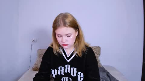 hi Im Mina  online show from October 2025 10:42:02 PM