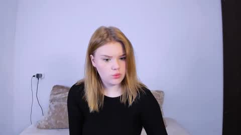 hi Im Mina  online show from October 2025 10:41:02 PM