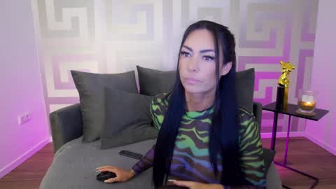 Mina online show from February 2025 09:19:01 AM