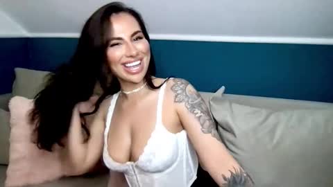 Mindy online show from April 2026 05:05:02 PM