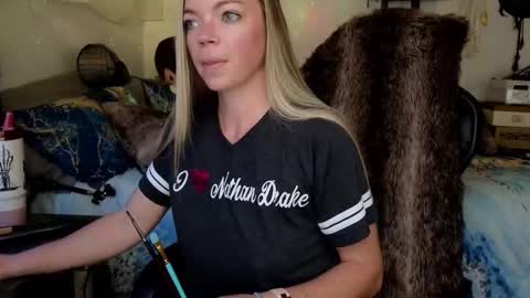 Mindy Mars online show from November 2025 04:40:01 PM