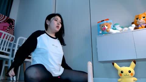 Minji online show from April 2026 12:56:01 PM