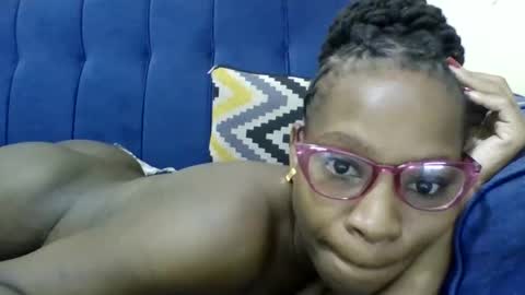 Snapshot of minlavine chatting on May 2026 09:53:01 PM minlavine online show from May 2026 09:53:01 PM