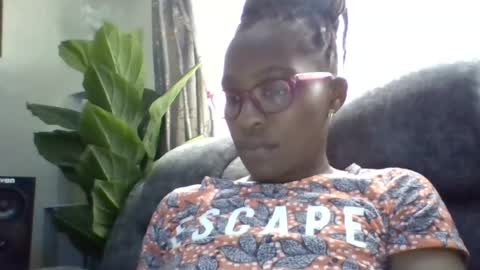 Snapshot of minlavine chatting on June 2026 12:04:01 PM minlavine online show from June 2026 12:04:01 PM