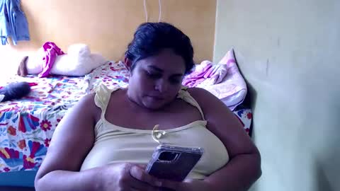 Andrea online show from October 2025 06:52:02 PM