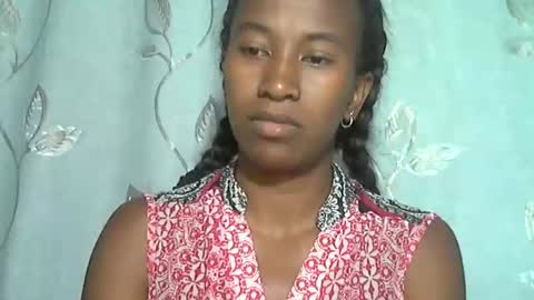 Snapshot of minouch211907 chatting on February 2026 05:28:02 AM minouch211907 online show from February 2026 05:28:02 AM