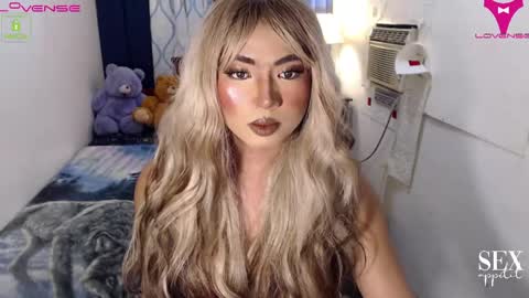 Snapshot of minty_hill chatting on May 2026 11:48:01 AM MARIANE online show from May 2026 11:48:01 AM