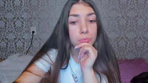 Snapshot of mira_bloempje chatting on December 2025 09:01:02 PM Mira online show from December 2025 09:01:02 PM