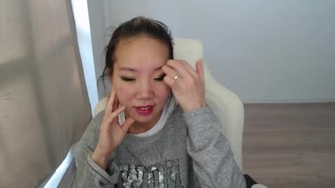 mira_g online show from October 2025 12:50:01 PM