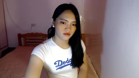 Snapshot of mira_luna222 chatting on December 2024 08:07:02 PM Mira Bella online show from December 2024 08:07:02 PM