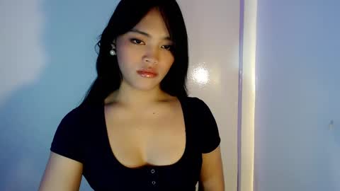 Snapshot of mira_luna222 chatting on December 2024 09:35:01 PM Mira Bella online show from December 2024 09:35:01 PM